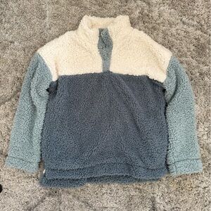 3 button women’s Sherpa jacket! Size Small!